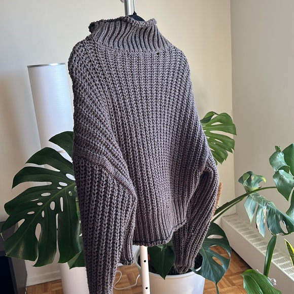 Sweater olive green in size S - Picture 2 of 2